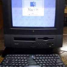 なつかしのレトロパソコンＭａｃｉｎｔｏｓｈパフォーマ「ブラック」